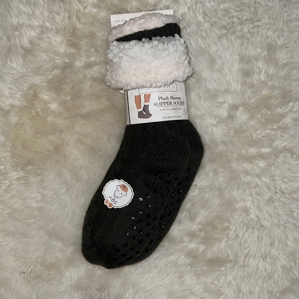 NWT - Plush Sherpa Slipper Socks with Non-Skid Sole Cabn Socks